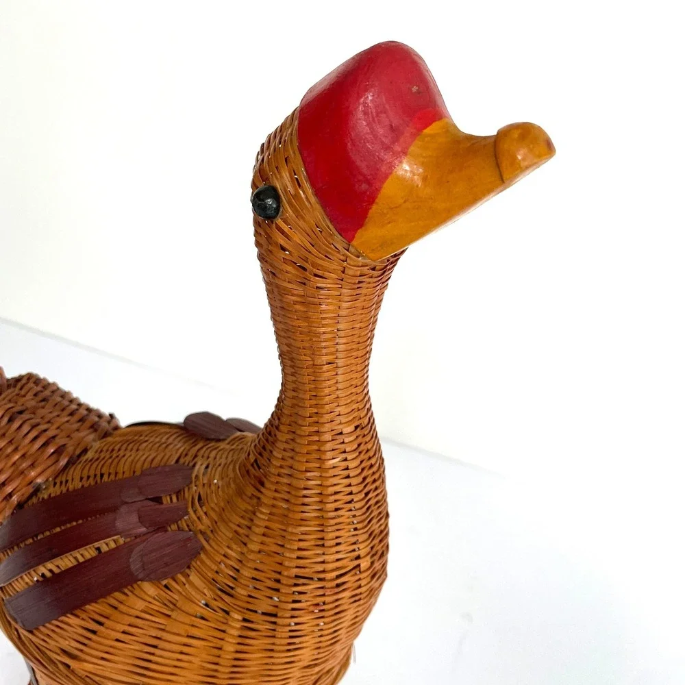 Vintage‎ 80s Goose Pinestraw Basket Hand Woven Wicker Figural Bird Decor Lidded